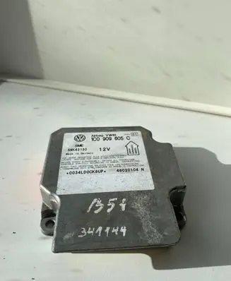 Volkswagen PASSAT B5.5 Airbag control unit/module 1C0909605C 48020104N 5WK43130