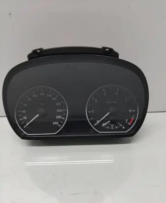 BMW 1 E81 E87 Speedometer (instrument cluster) 102493262 9122587