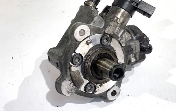 BMW 5 F10 F11 Fuel injection high pressure pump 0445010517