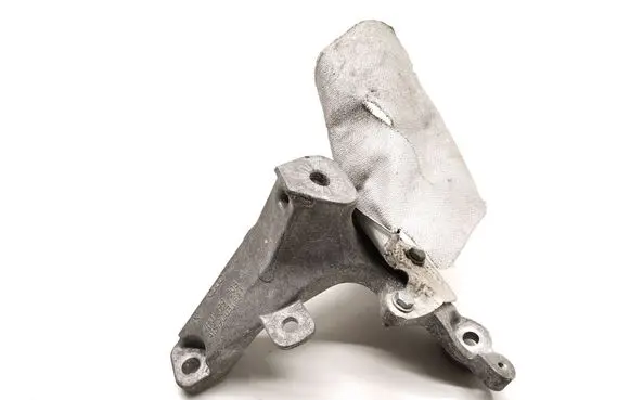 Engine mounting bracket