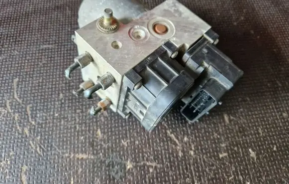 Nissan Patrol Y61 ABS Pump 47660VB000