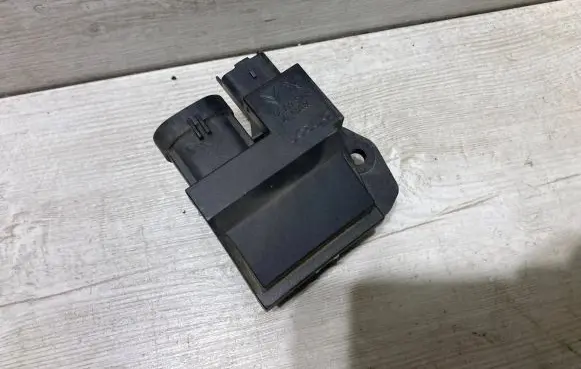 Citroen C3 Coolant fan relay 9827892380 34F30100404 1651F