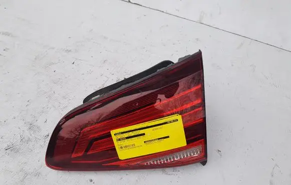 Volkswagen Golf VII Tailgate rear/tail lights