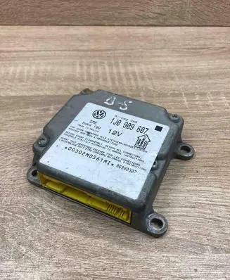 Audi A4 S4 B5 8D Airbag control unit/module 1J0909607