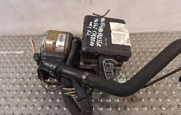 Citroen C5 Air suspension compressor S25062152 9636713880 965560580358
