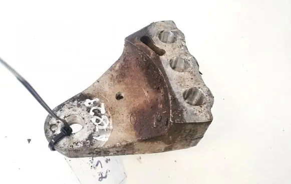 Hyundai Sonata Engine mounting bracket 218233k000