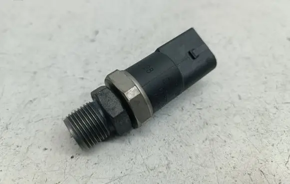 Mercedes-Benz A W168 Fuel pressure sensor A0041531528 0281002239