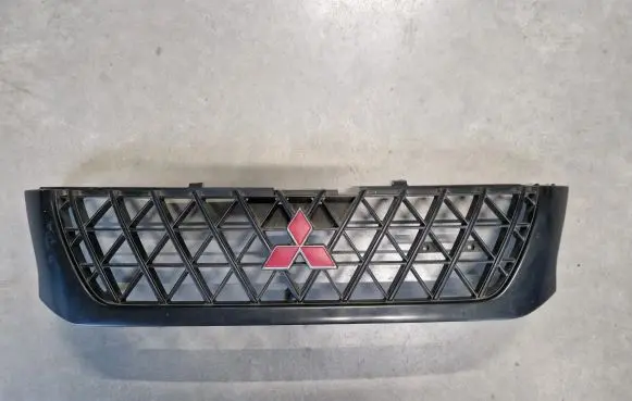 Mitsubishi L200 Bonnet/hood grill 