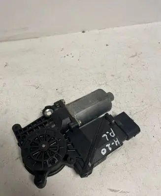 Mercedes-Benz A W168 Front door window regulator motor 101154300 05073111