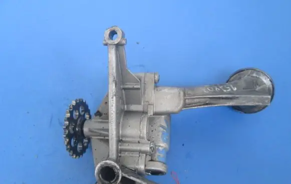 Mercedes-Benz Sprinter W901 W902 W903 W904 Oil pump 