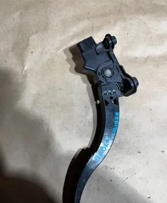 Dodge Caliber Accelerator throttle pedal 04891585AB 47153726613