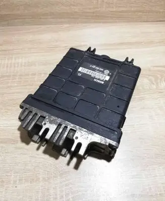 Volkswagen Golf III Engine control unit/module ECU 0261200714 1H0907311C