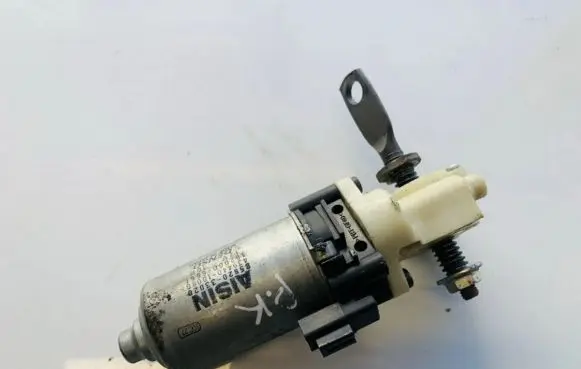 Toyota Avensis T250 Seat adjustment motor 8582033020 85820-33020