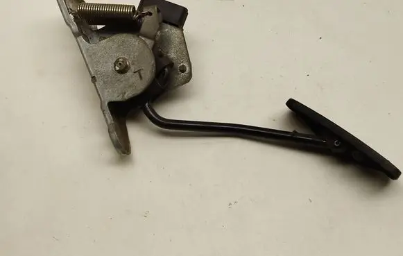 Subaru Legacy Accelerator throttle pedal 36010AG020 1988000120