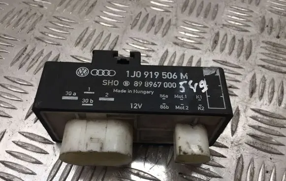 Volkswagen Golf IV Coolant fan relay 1J0919506M 549