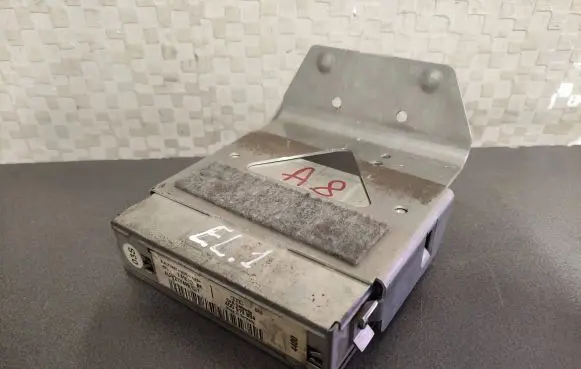 Audi A8 S8 D2 4D GPS navigation control unit/module 4D0919894