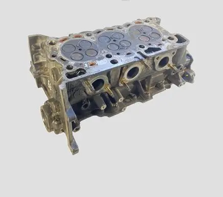 Land Rover Discovery 3 - LR3 Engine head 60155709 4R8Q6090AH 4R8Q6090