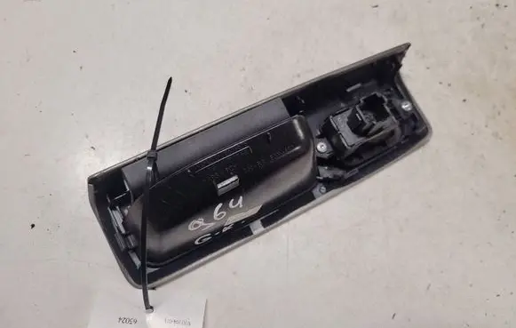 Volvo V50 Electric window control switch 8679678