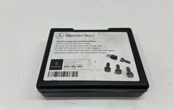 Mercedes-Benz C W205 Anti-theft wheel nuts and lock A0019901607