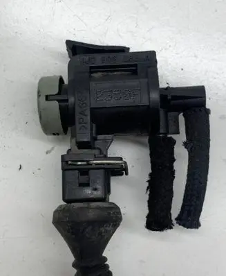 Volkswagen Golf IV Turbo solenoid valve 1J0906283A