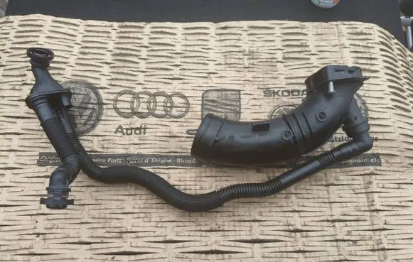 Porsche Macan (95B) Air intake duct part 06m129665al