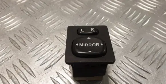 Toyota Corolla Verso E121 Wing mirror switch 769746B