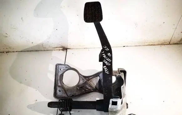 Opel Vectra C Clutch pedal 180080045