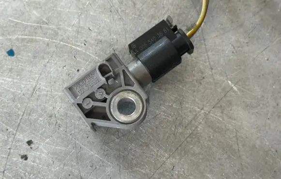 Dodge Journey Airbag deployment crash/impact sensor A2048201985 04896011AB