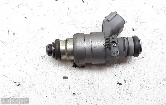 Audi A3 S3 8P Fuel injector 06A906031BT