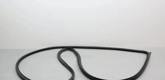 Opel Mokka Rubber seal front coupe door 