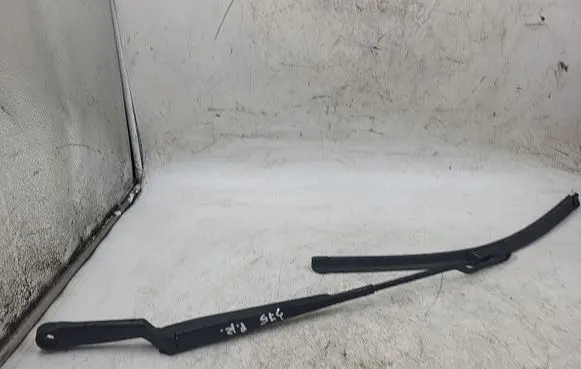 Volkswagen Bora Front wiper blade arm 