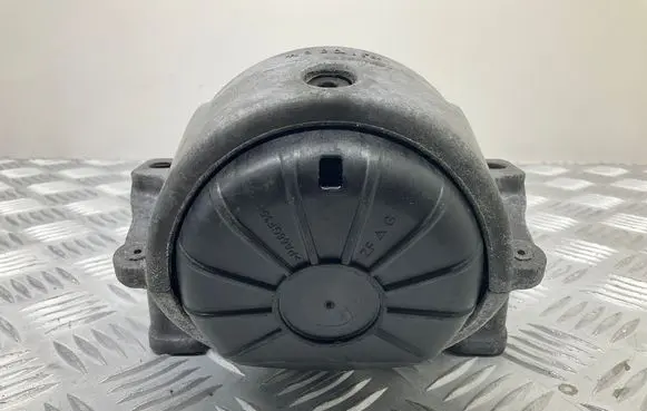 Engine mount bracket