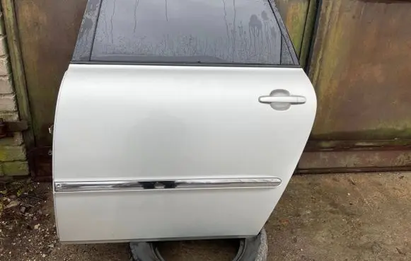 Toyota Avensis Verso Rear door