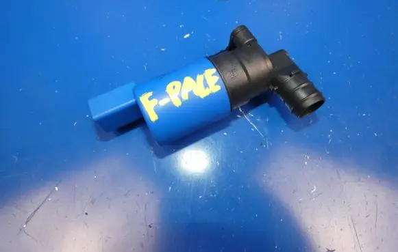 Jaguar F-Pace Windscreen/windshield washer pump 