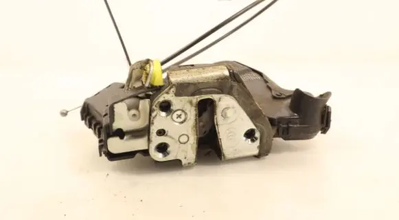 Toyota Verso Front door lock A046693