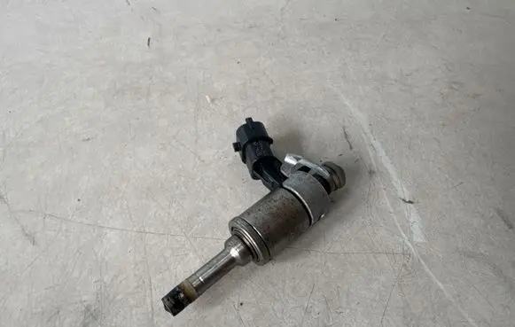 Maserati Ghibli Fuel injector 327136 0261500428