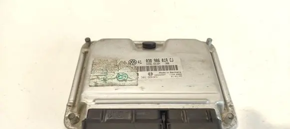 Volkswagen Golf IV Engine control unit/module 038906019CJ 1086 28SA4557