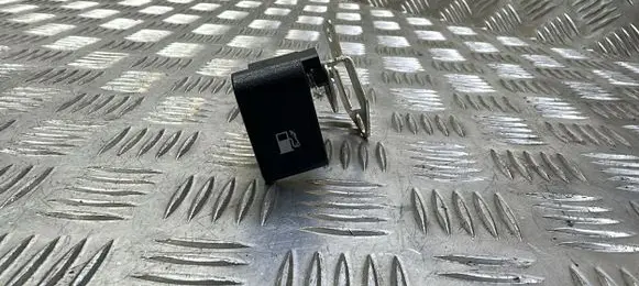 Honda CR-V Fuel tank opening switch 