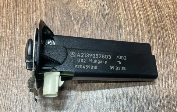 Mercedes-Benz E W213 Aerial antenna amplifier A2139052803