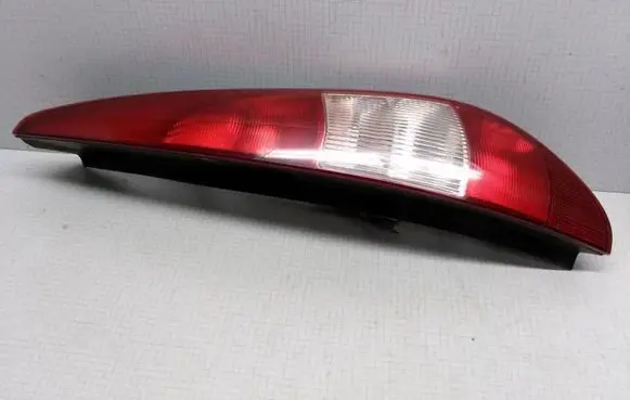 Ford Mondeo Mk III Rear/tail lights 1S7113404C