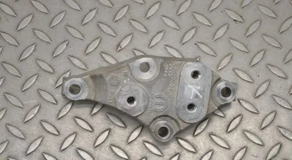 Fiat 500X Engine mounting bracket 52049402