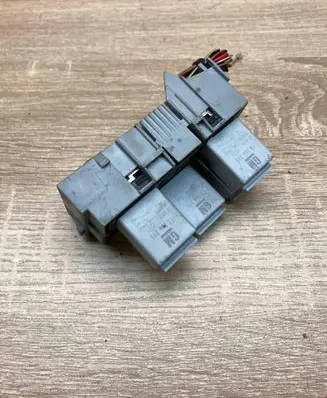 Opel Meriva A Fuse module 101011 13266315