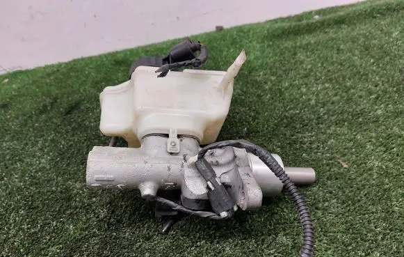 Volkswagen Golf Plus Master brake cylinder 1K1611301