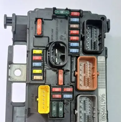 Peugeot 207 Fuse box set 9667199580 BSMR0700 R07