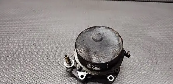 Opel Insignia A Vacuum pump 