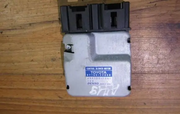 Lexus IS 200-300 Heater blower motor/fan resistor 8716522050 499300-1061