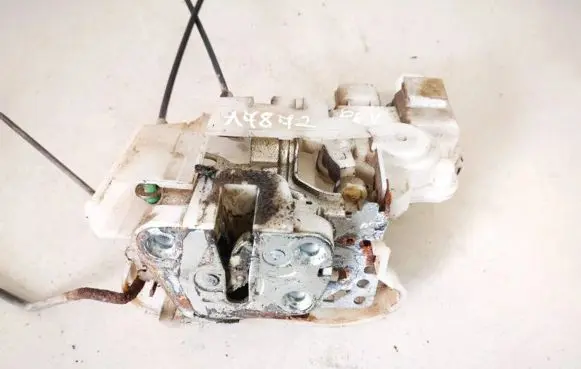 Subaru Legacy Front door lock