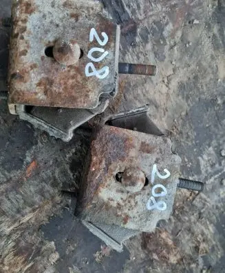 Mercedes-Benz 208 308 Engine mount bracket 5201