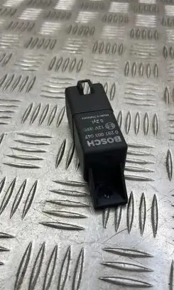 Volvo V70 Glow plug pre-heat relay 30785663