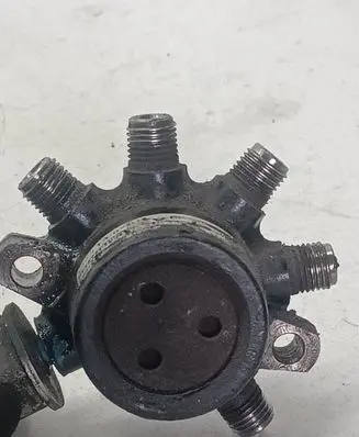 Renault Megane II Fuel distributor 8200057345